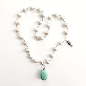 CREAM PEARL NECKLACE W/ MINI 925 SEAHORSE